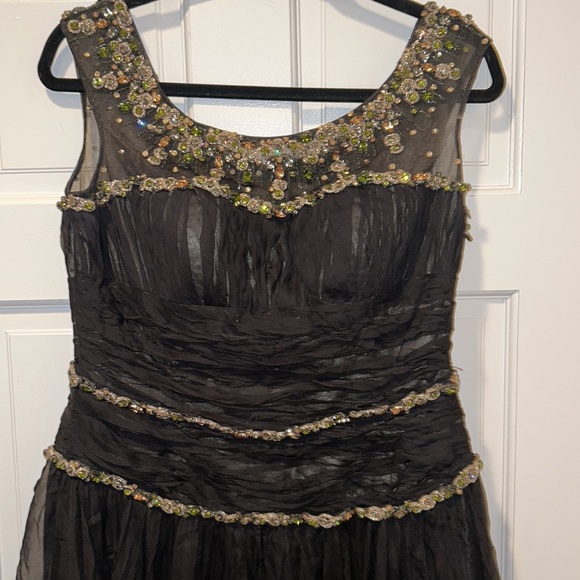 Ysamakino Dress - Picture 4 of 8